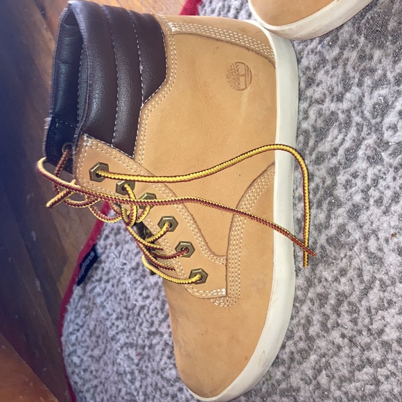 I’m selling timberlands, been worn, will be cleaned before shipped. - Picture 4 of 4